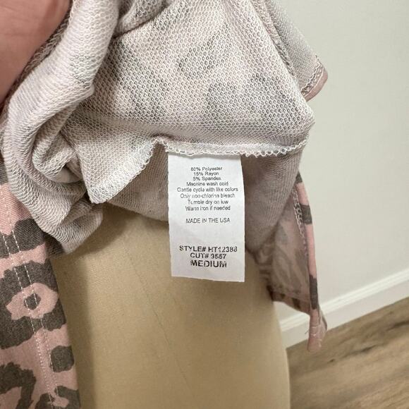 NWT HOPELY Boutique Pink Animal Print Women's Tunic Blouse Medium - Picture 4 of 5